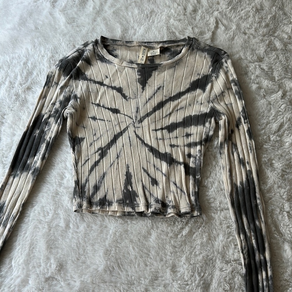 Gray and cream/tan tie dye fitted long sleeve size XS
